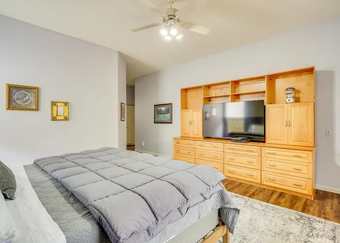 Holiday home Spacious In Saddlebrooke 55-plus Community!